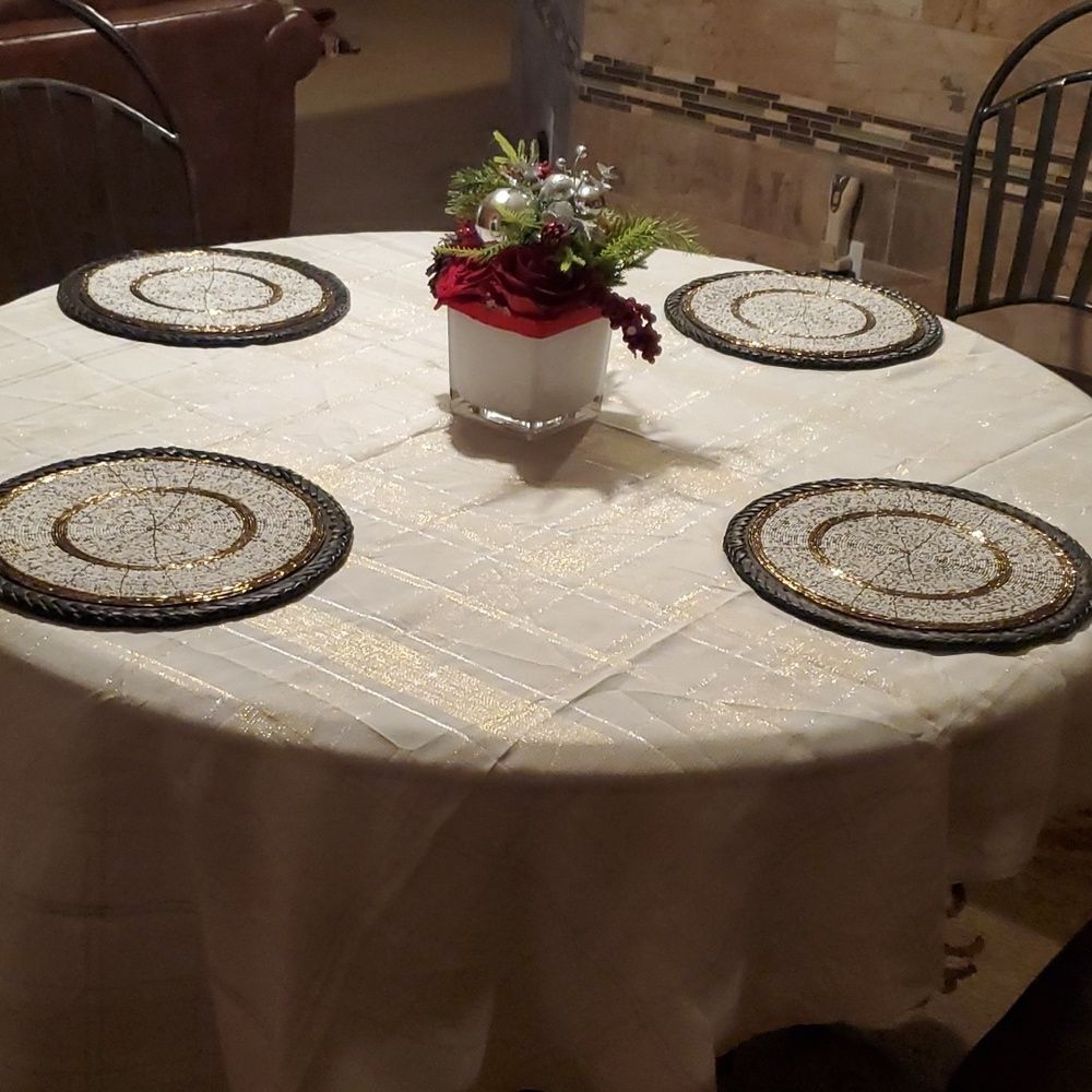 Table cloth size 83" - Picture 4 of 8